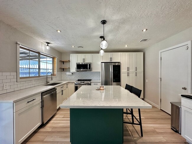 Building Photo - Remodeled