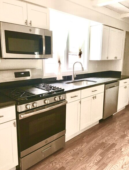 Building Photo - 3148 N Clifton Ave