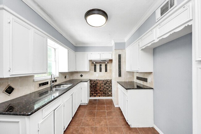 Building Photo - Charming and well-maintained home in the heart of Pasadena!