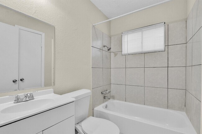 Building Photo - 23038 Banquo Dr