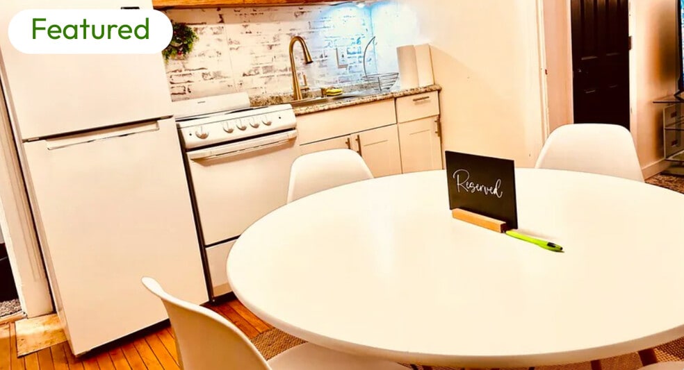 Building Photo - 65 Wing St