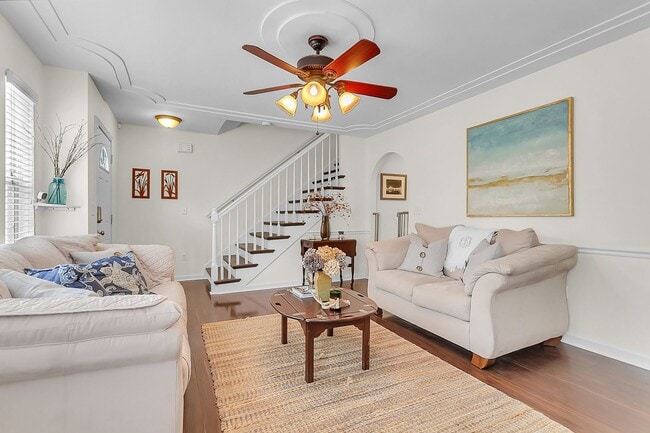 Building Photo - Beautiful 3-Bedroom Home in the Heart of Charleston!