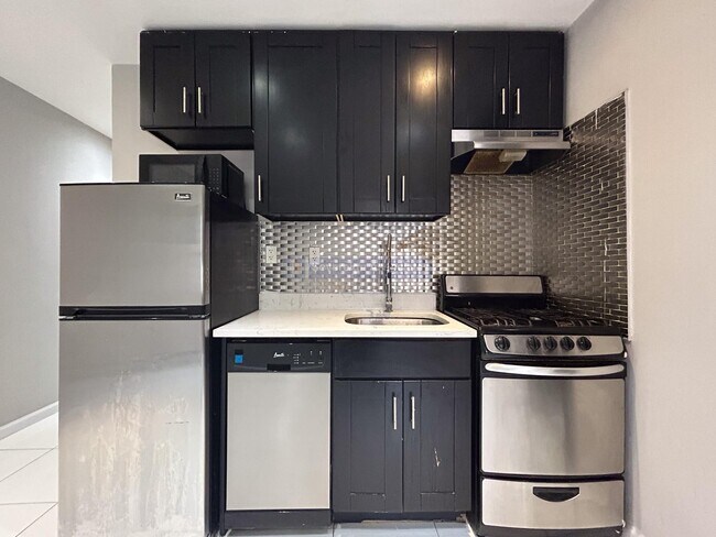 Building Photo - 312 W 114th St