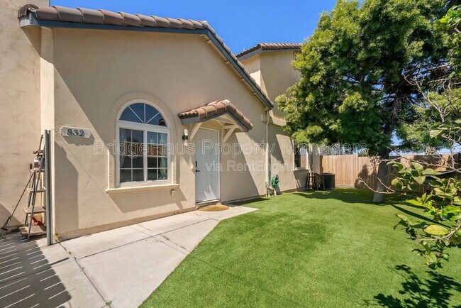 Building Photo - 832 Georgia St