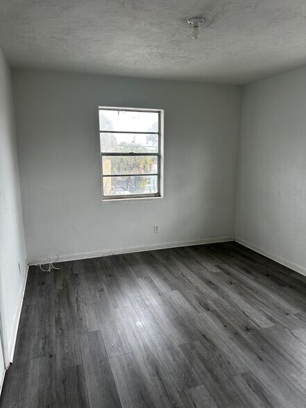 Building Photo - 1120 N Sapodilla Ave