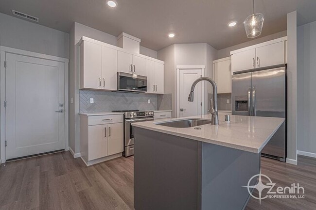 Building Photo - 16304 NE 21st St