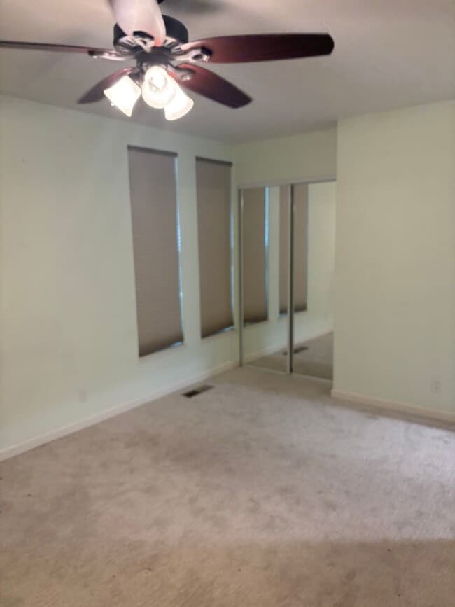Building Photo - 5420 Roundtree Ct