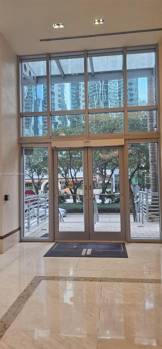 Building Photo - 1060 Brickell Ave