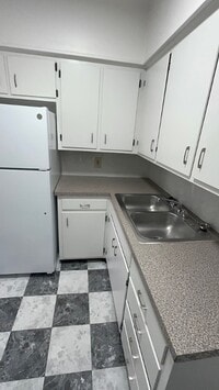 Building Photo - 310 Conant St