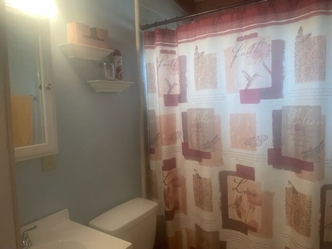 Building Photo - Level Entry 2 bedroom 2 bath