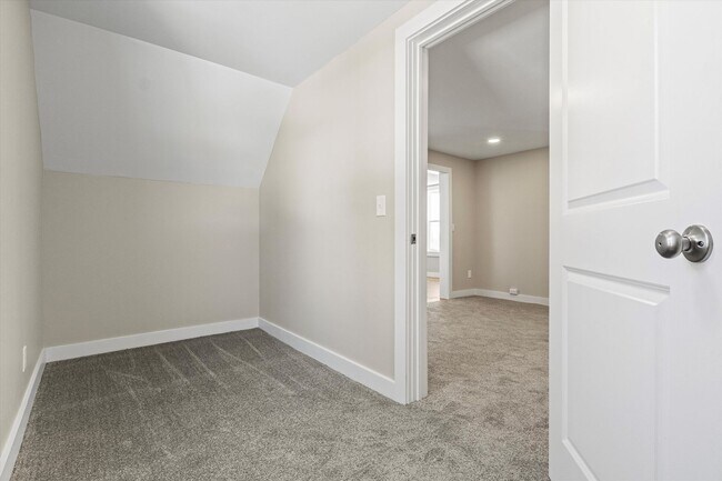 Building Photo - 378 S Mammoth Rd