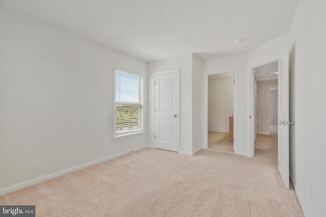 Building Photo - 42502 Dogwood Glen Square