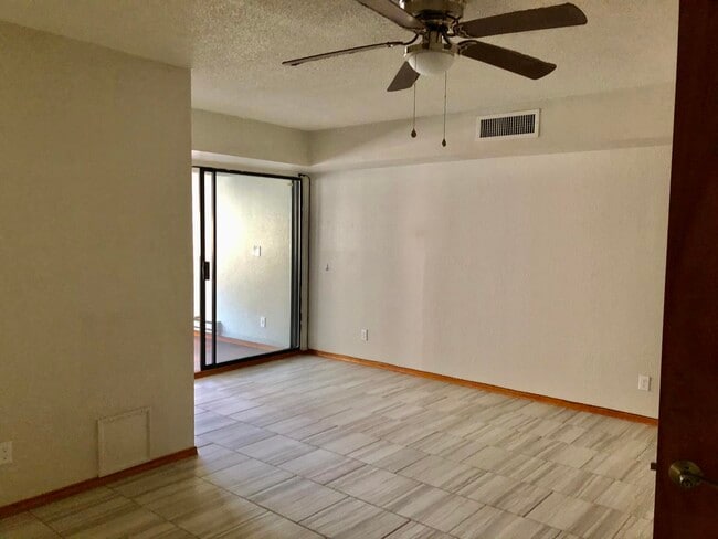 Building Photo - 730 Resler Dr