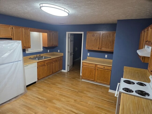 Building Photo - 103 Stanford Cir