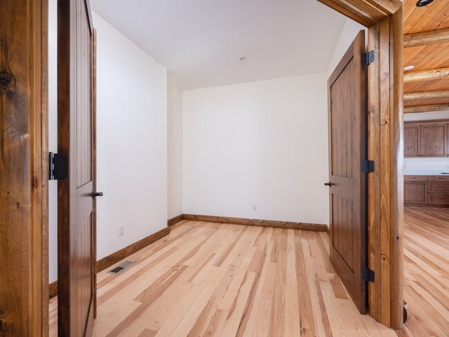 Building Photo - Spacious & Elegant 3-Bedroom Home – Flexib...