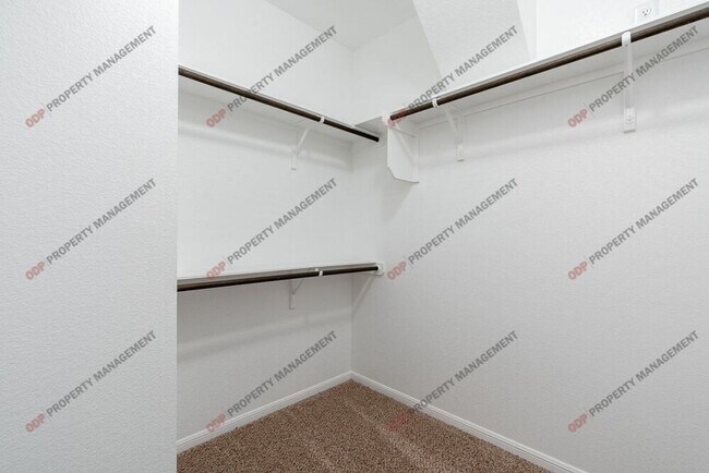 Building Photo - 2425 Bellmont
