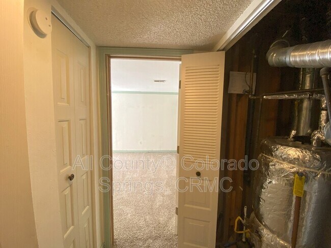 Building Photo - 218 W Rockrimmon Blvd