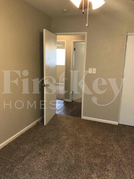 Building Photo - 5904 Jerry Dr