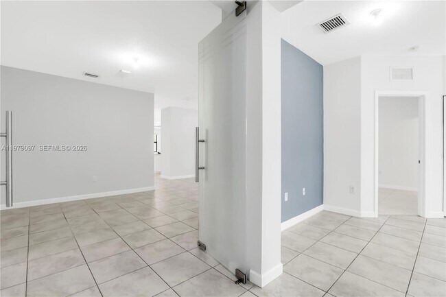 Building Photo - 2541 SE 1st St