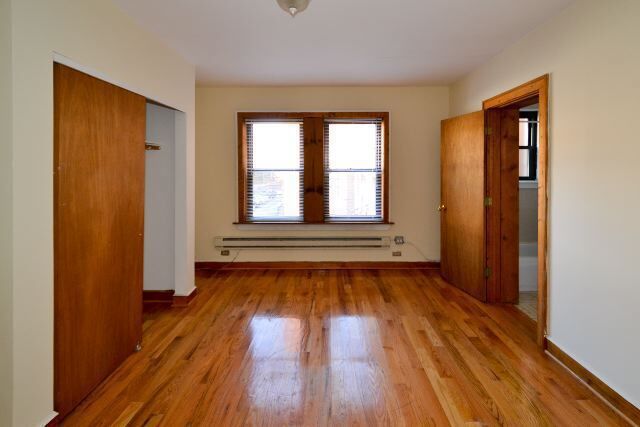 Primary Photo - 546 W Wellington Ave