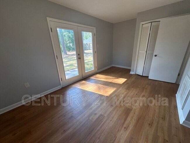 Building Photo - 315 Indian Trail