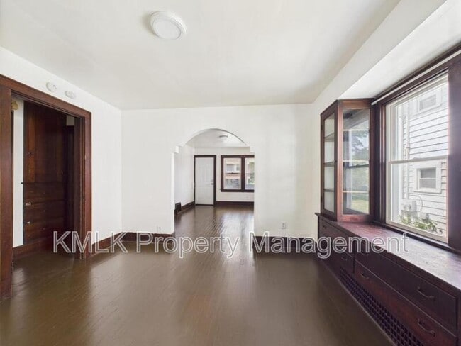 Building Photo - 661 Patterson Ave