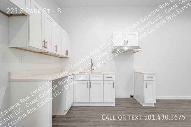 Building Photo - 223 S Park St