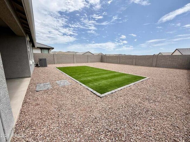 Building Photo - Beautiful 3-bedroom, 2-bath home in Entrada Del Oro (Newer DR Horton Home)!