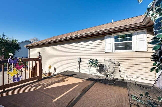 Building Photo - 808 Water View Terrace