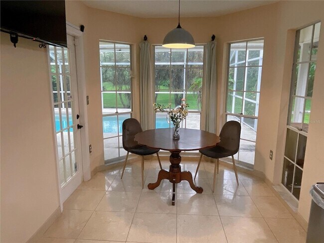 Building Photo - 4489 Oak View Dr