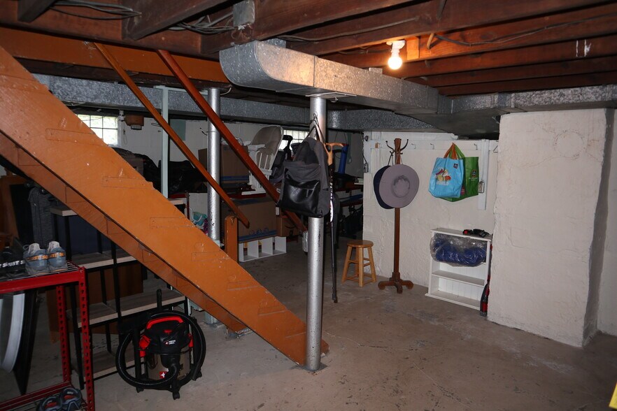 Building Photo - 318 Pike Run Dr