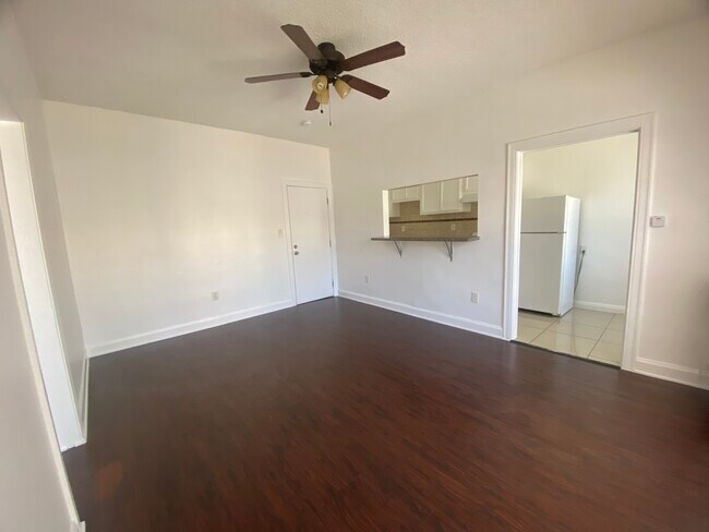 Building Photo - 240 S Catalina St
