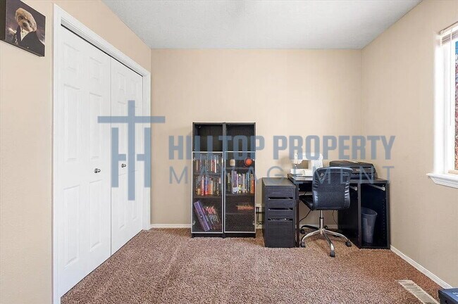 Building Photo - 4 Bed, 2 Bath Home with 2-Car Garage in North Nampa