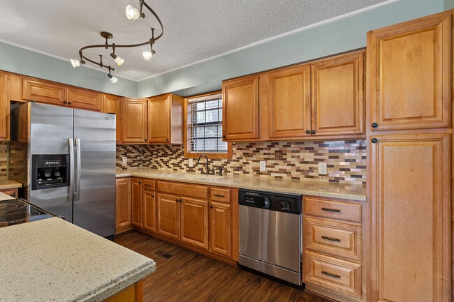 Building Photo - 618 E Johnston St