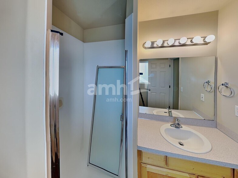 Building Photo - 1991 W 550 N