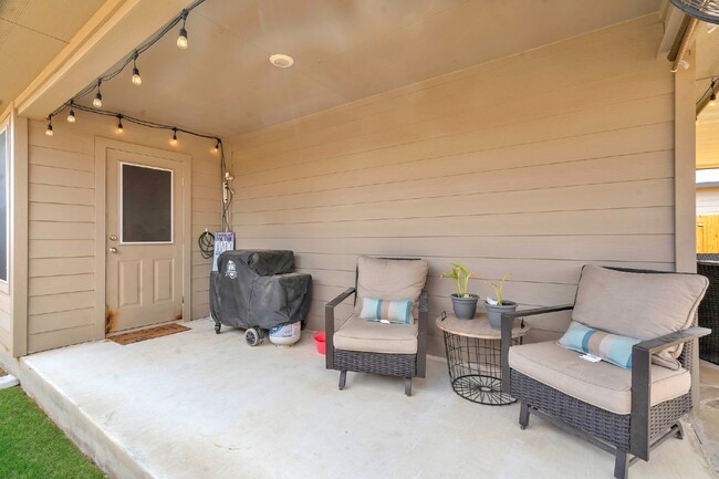 Building Photo - "Charming 3-Bed, 2-Bath Oasis on Greywacke...