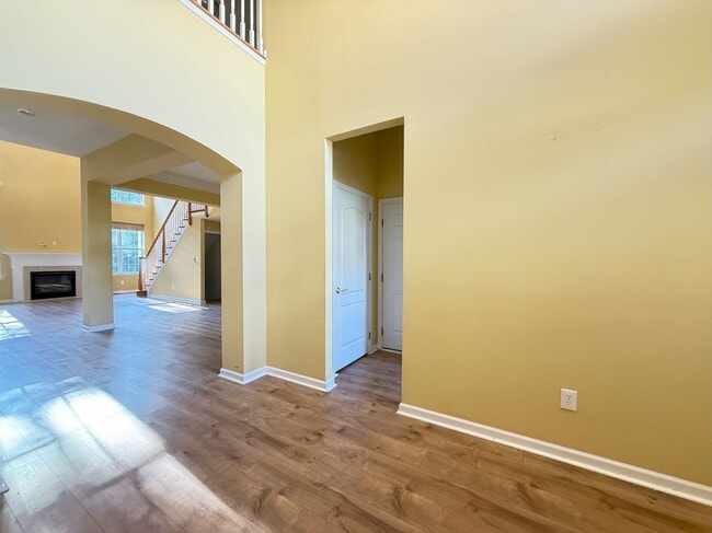 Building Photo - 3145 Pine Valley Way