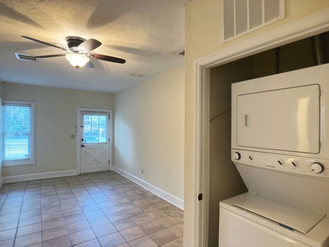 Building Photo - Margaret's Manor 917