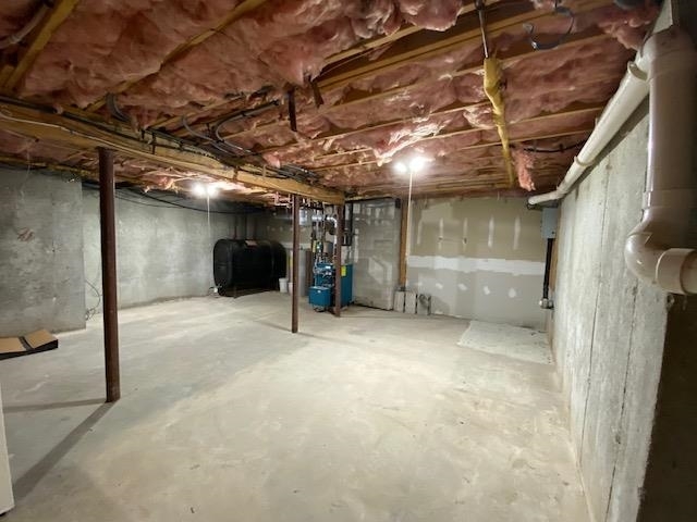 Building Photo - 439 N River Rd