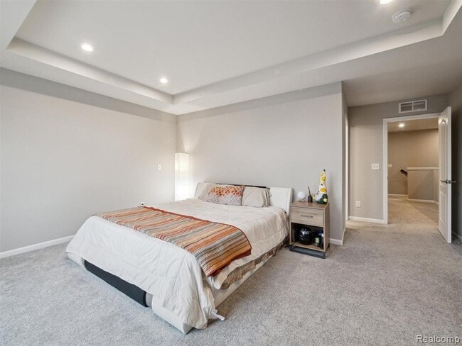 Building Photo - 4765 Glenora Dr