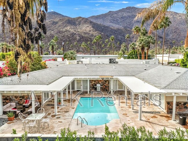 Building Photo - 1425 Vía Soledad