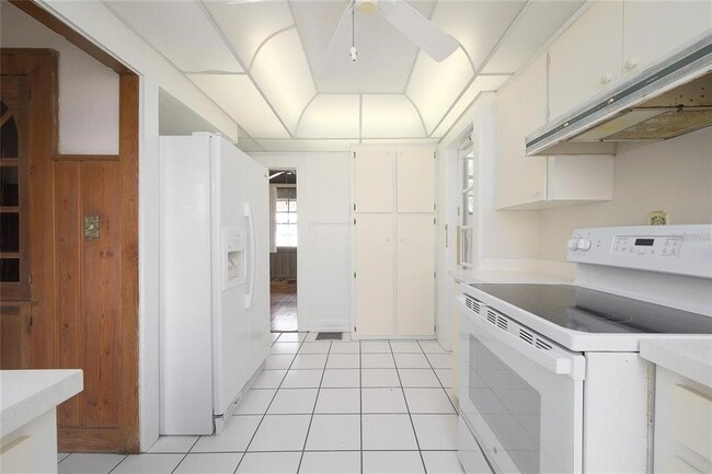 Building Photo - 1621 Sunnyside Dr
