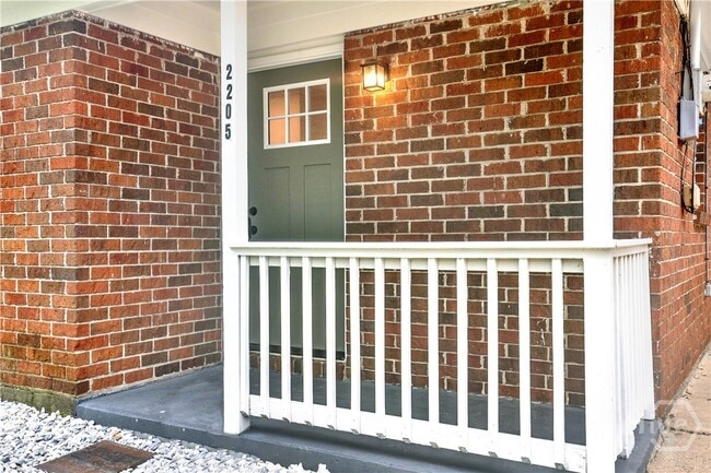 Building Photo - 2205 Iowa St