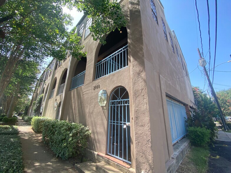 Building Photo - 2000 Fairview Ave