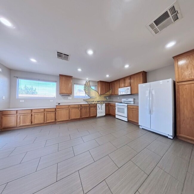 Building Photo - 548 Haunts Walk Ave