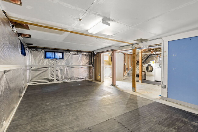 Building Photo - 4073 NE 30th Ave