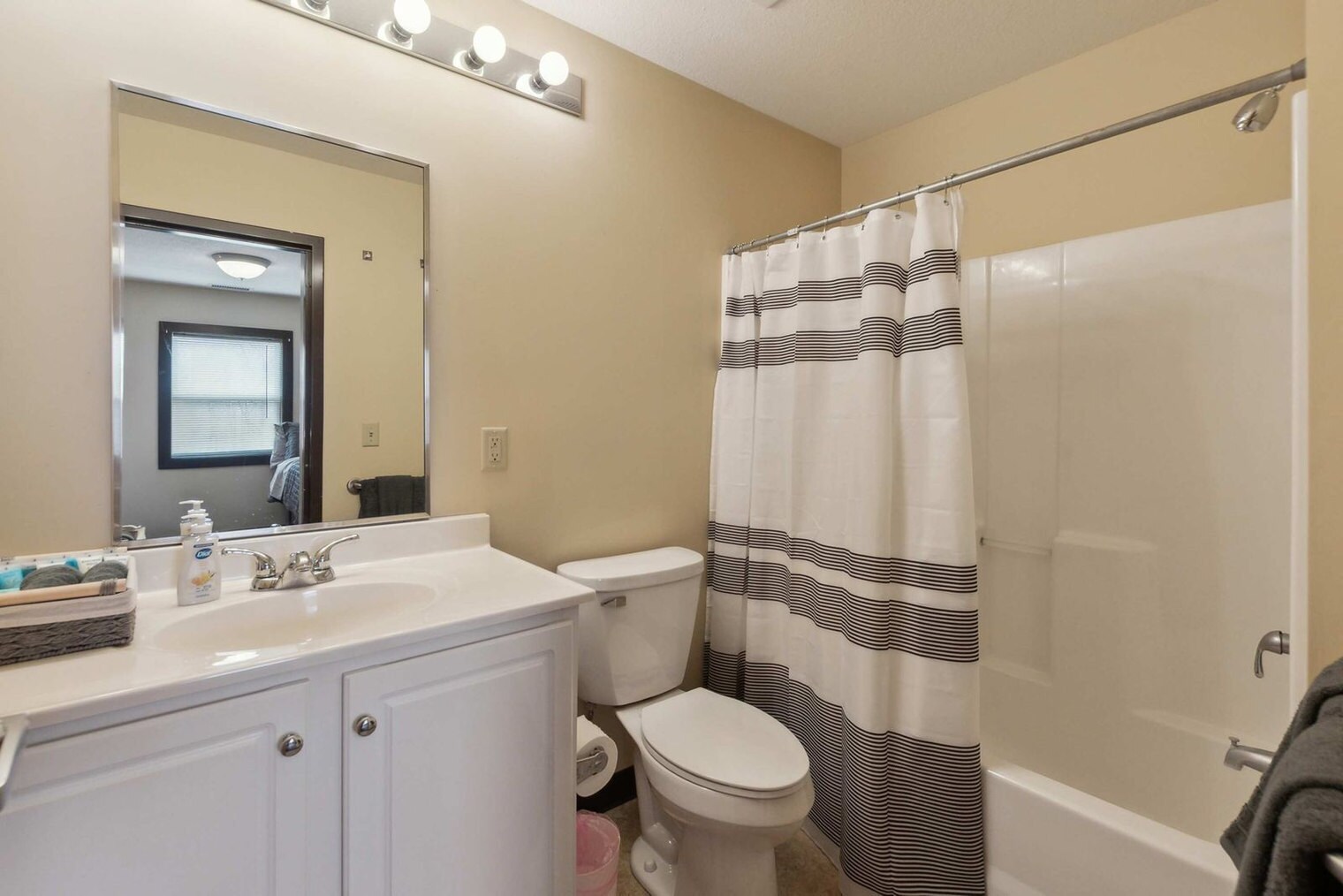 Building Photo - 1695 N Lexington-Springmill Rd