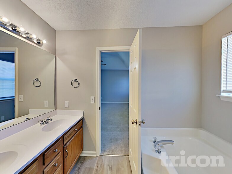 Building Photo - 1056 Stirrup Pl NW