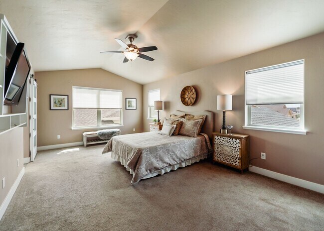 Building Photo - D20 4 Bed Home in The Farm