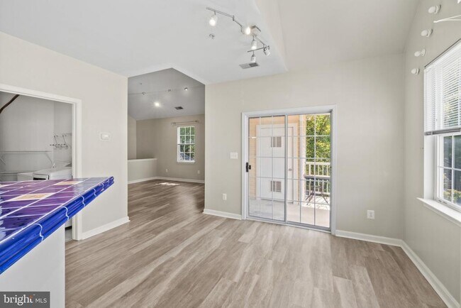 Building Photo - 5000 Willow Branch Way